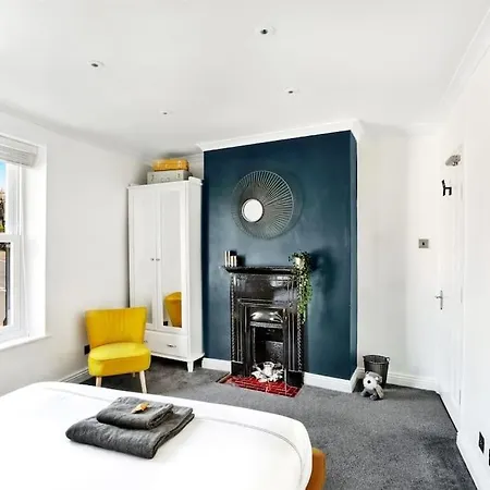 Ferienhaus Stunning 4bed Townhouse By Hic & Trendy Kings Quarter!