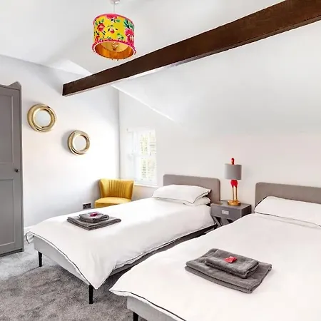 Stunning 4bed Townhouse By Hic & Trendy Kings Quarter!