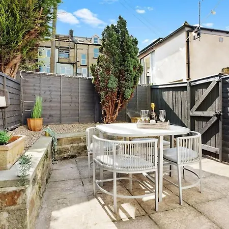 Stunning 4bed Townhouse By Hic & Trendy Kings Quarter!